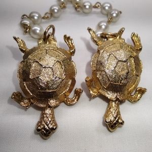 Gold tone Turtle Sweater Clip